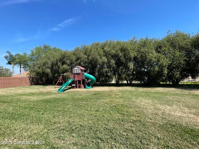 Building Photo - 1600 Tailfeather Ct