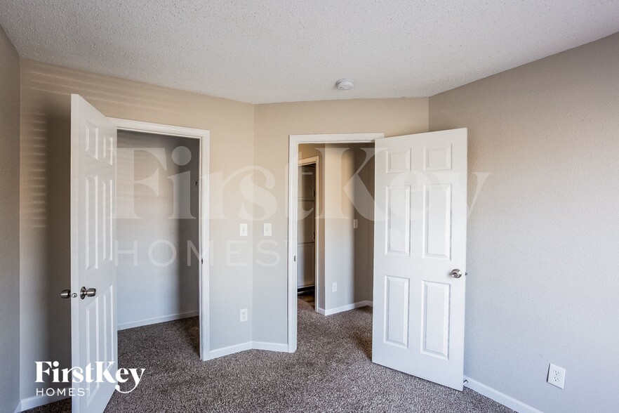 Building Photo - 5967 Liverpool Ln