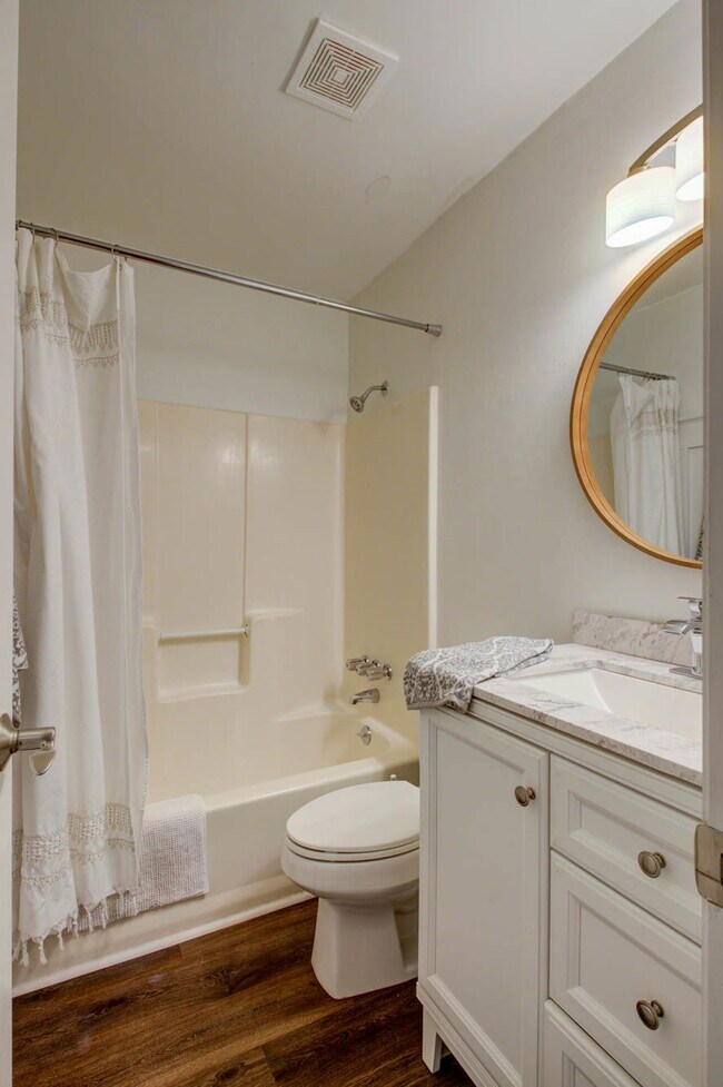 Building Photo - 252 Howle Ave