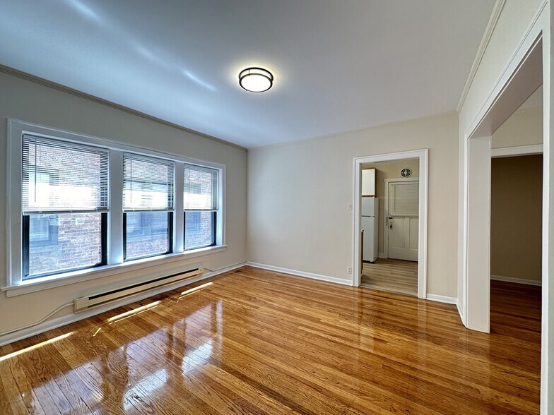 Building Photo - 1316 Oak Ave