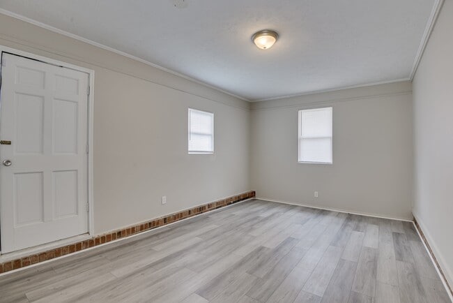Building Photo - 250 Almon Ct