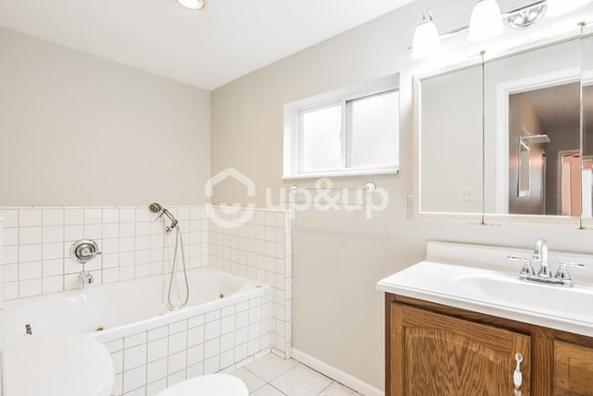 Building Photo - Fantastic 2bd/2.5ba home! Let yourself in!