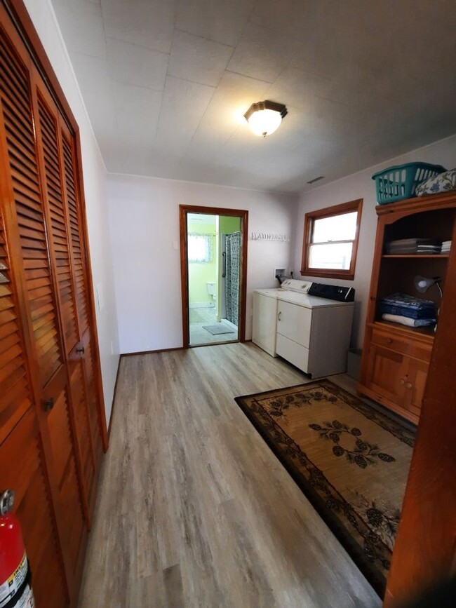 Building Photo - $1,600 - 2 Bedroom, 1 Bathroom Furnished H...