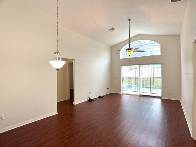 Building Photo - 538 Solana Cir