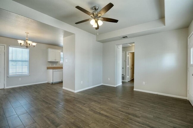 Building Photo - 750 Fallen Oak Dr