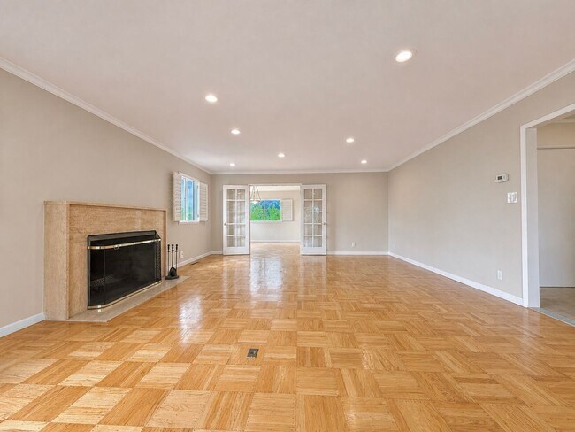 Building Photo - Refined Piedmont Residence with Timeless Mid-Centry Appeal
