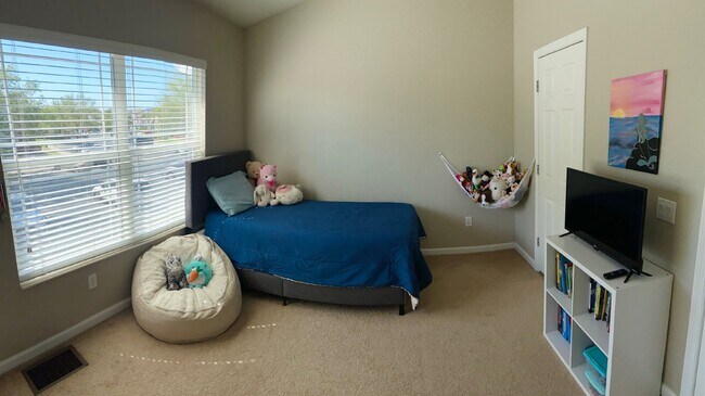 Building Photo - FREE NOVEMBER**Beautiful 2 Bd 2 1/2 bath Corner unit in Wynchase!!NO APPLICATION FEES