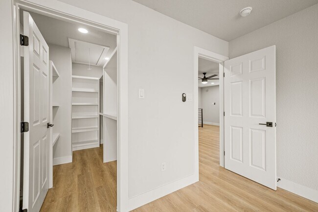 Building Photo - BEAUTIFUL 4 BEDROOM PROPERTY LOCATED IN BU...