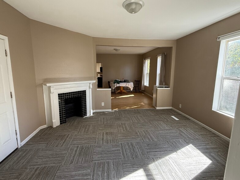 Building Photo - 3006 Emerson Avenue N #1