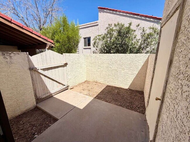 Building Photo - 13644 N Hamilton Dr