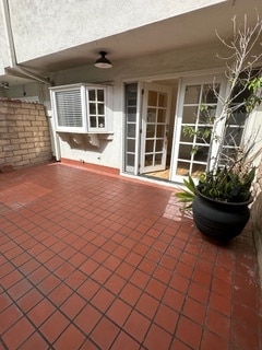 private patio - 10225 Lurline Ave
