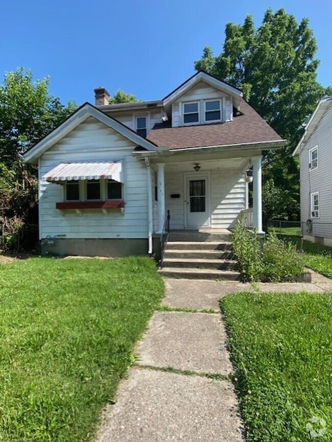 Building Photo - A charming three bedroom, one bathroom sin...