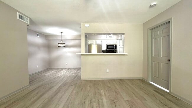 Building Photo - 1311 Antoine Dr