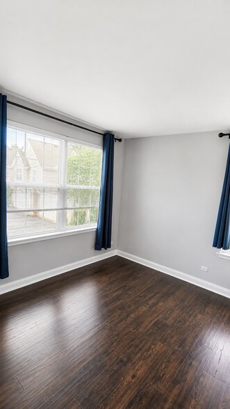 Building Photo - 1561 E Chivalry Ct