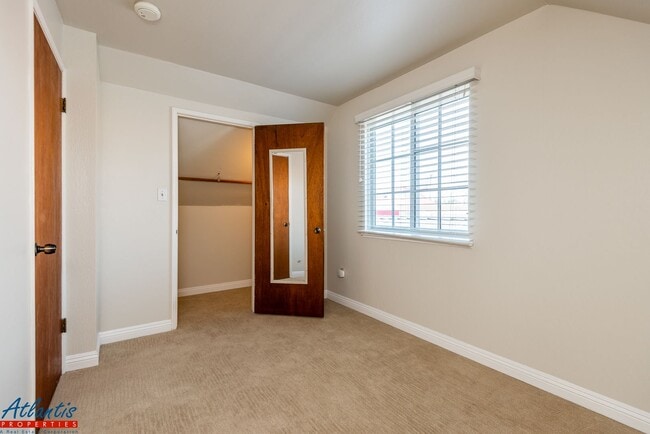 Building Photo - Lovely Home | Hardwood Flooring | Bonus Room