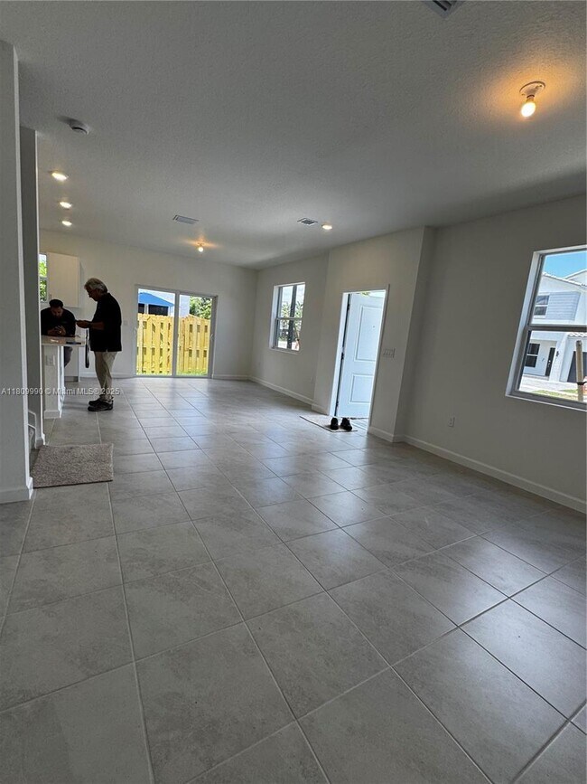 Building Photo - 128 SW 184th Way