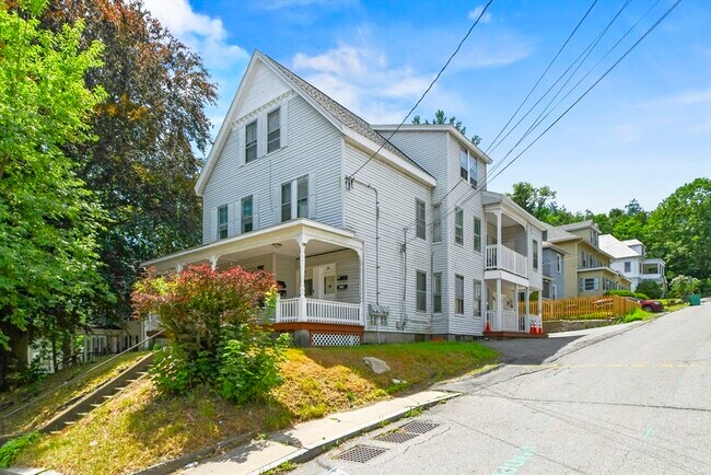 Building Photo - 198-200-200 Blossom St