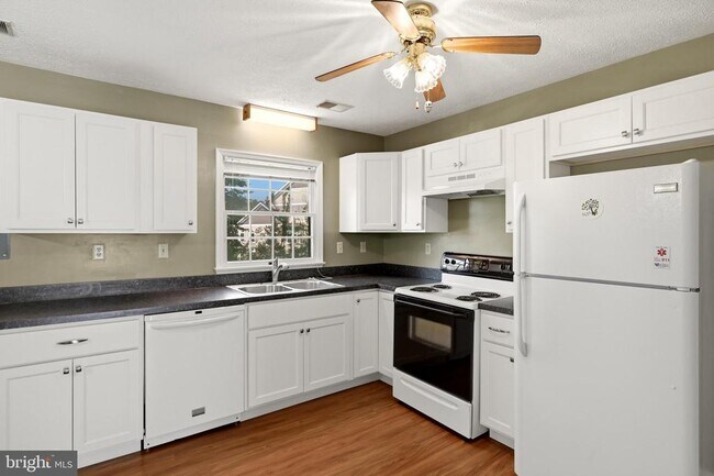 Building Photo - 504 Tudor Dr