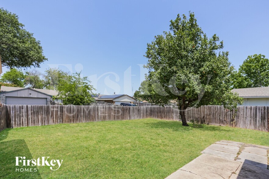 Building Photo - 9113 Linda Vista Dr