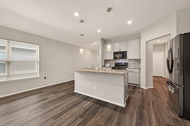 Building Photo - 10411 Meadow Saffron Dr