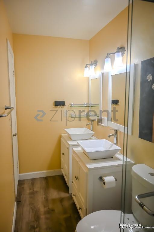 Building Photo - 9761 Riverside Dr