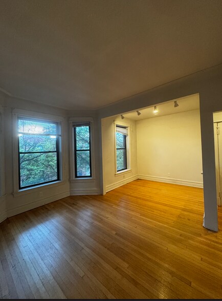 Building Photo - 2909 N Mildred Ave