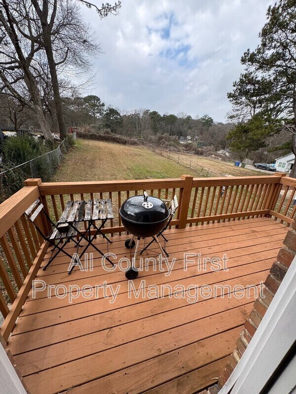 Building Photo - 656 Cedar Ave NW