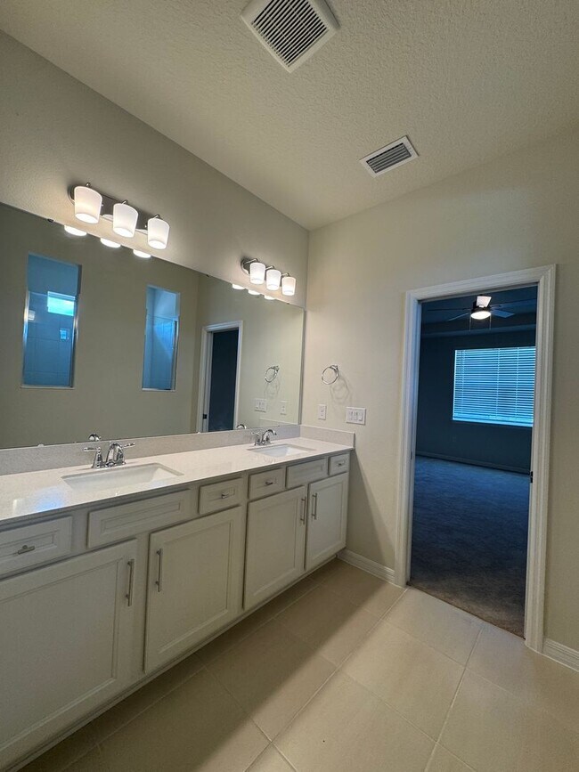 Building Photo - 5555 Settlingstone Ln