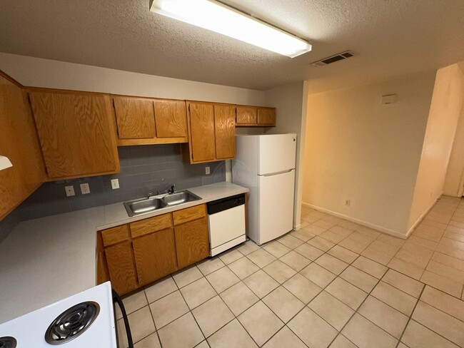 Building Photo - 2807 Edgefield