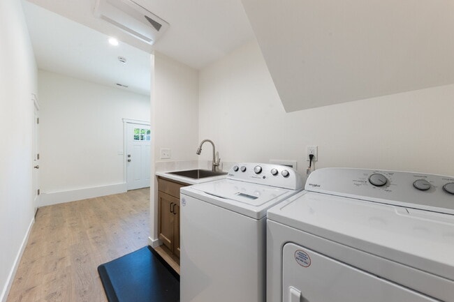 Building Photo - Recently Built 1 Bedroom, 1 Bathroom Home