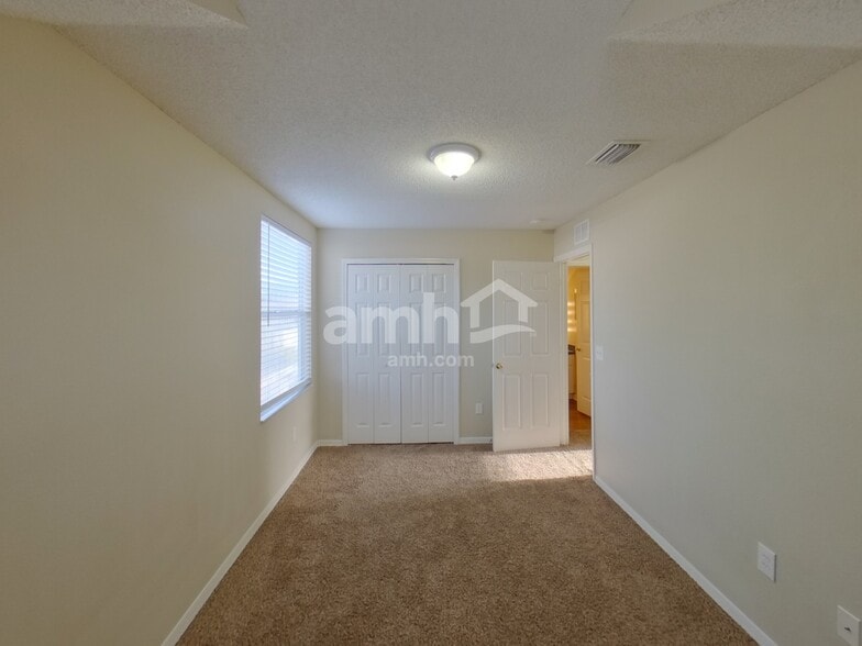 Building Photo - 28721 Seashell Ct