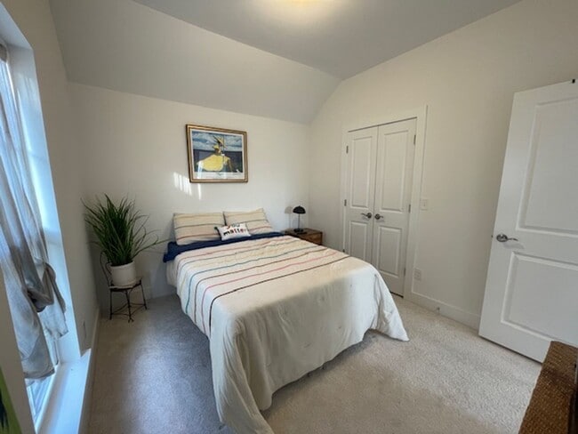 Building Photo - 3bd/2ba well-maintained home close to downtown and USC