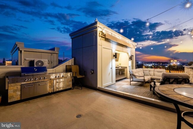 Building Photo - 1600 Beason St