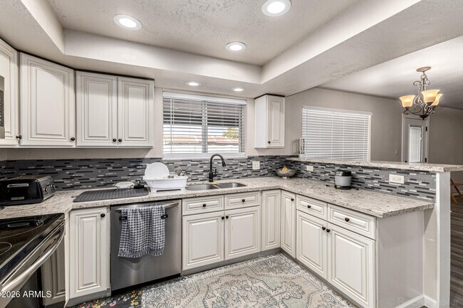 Building Photo - 2502 E Malibu Dr