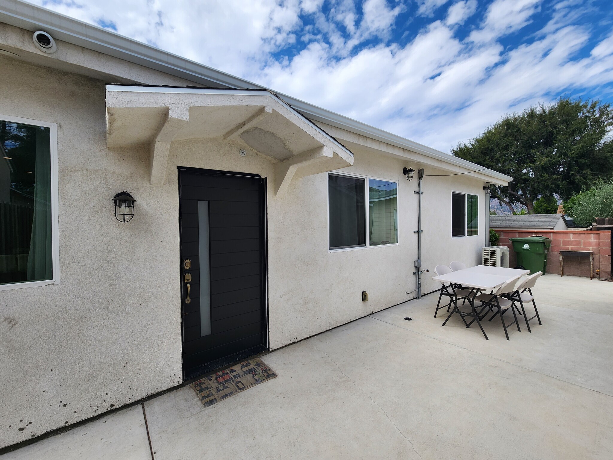 Building Photo - 10343 Jardine Ave