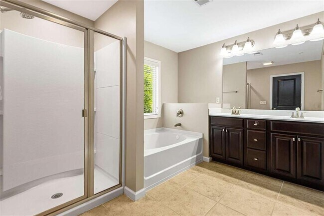 Building Photo - 3378 Vintage Cir SE