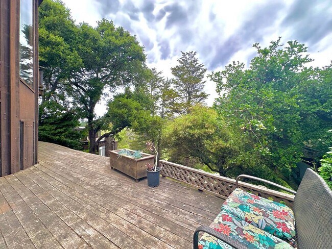 Building Photo - Cozy and Furnished-1 Bedroom, 1 Bath with Mountain Views