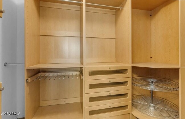 Building Photo - 2199 W Tanner Ranch Rd