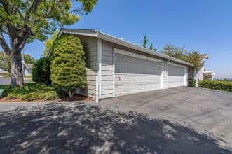 Building Photo - Lovely 2 bed/2.5 bath/ 1472 sqft two story home with Golf Course views! Available September 15th ...