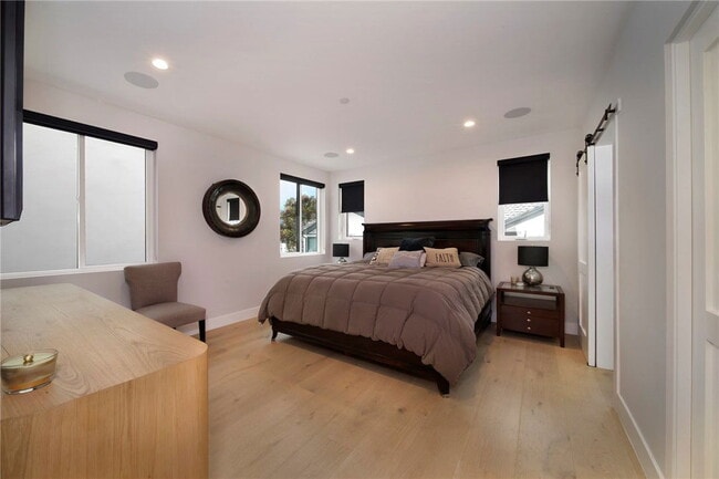 Building Photo - 603 1/2 Iris Ave Apt #B, Corona Del Mar, CA 92625 - 2 BR 3 BA condo