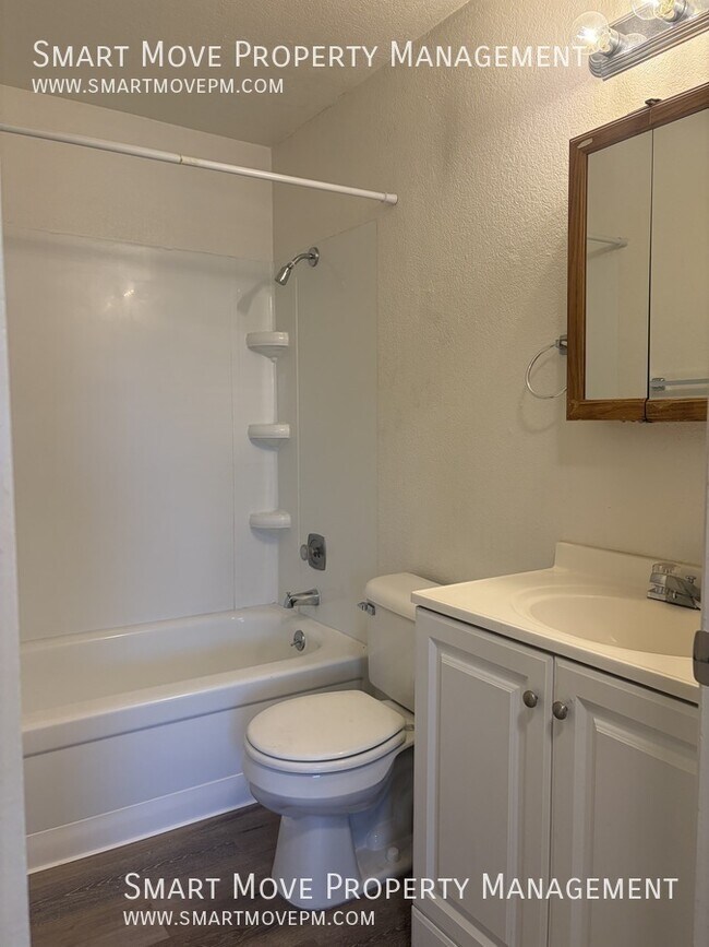 Building Photo - 2559 Targee-