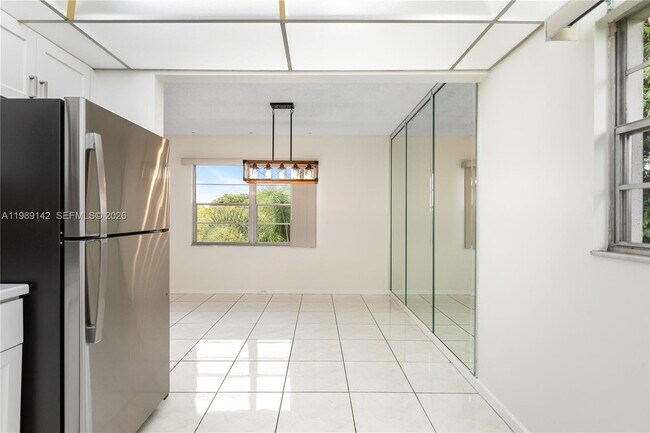 Building Photo - 13250 SW 4th Ct