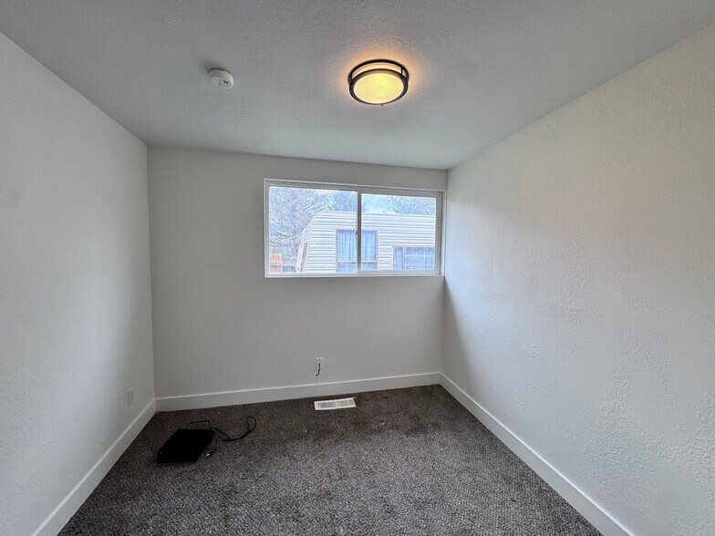 Building Photo - 3560 S 4800 W