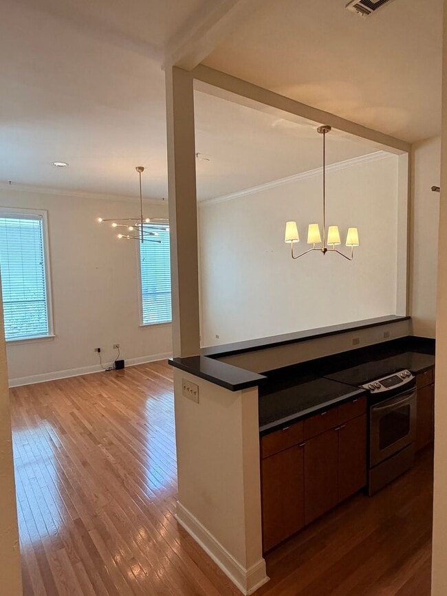 Building Photo - 1BD/1BA Condo in Warehouse District