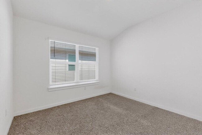 Building Photo - 322 Pedernales Ln