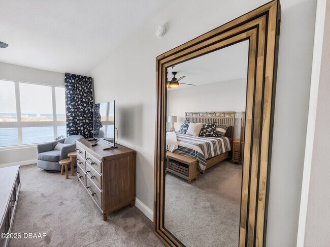 Building Photo - 231 Riverside Dr