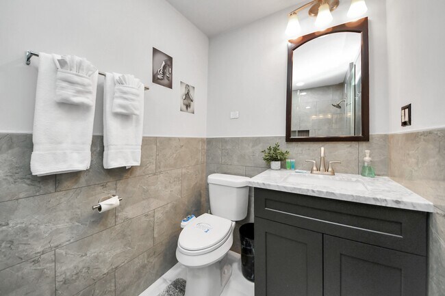 Building Photo - 9715 Riddlewood Ln