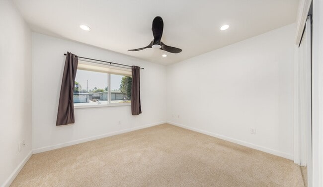 Building Photo - Large, Gorgeous Single Story Pool Home