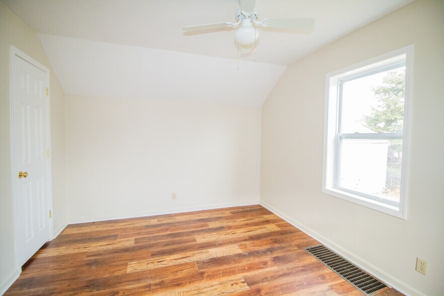 Building Photo - 4220 Caroline Ave