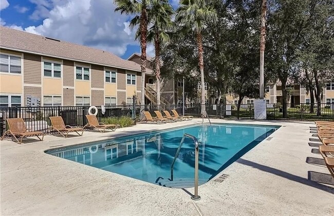 Building Photo - I-6 Palms of Amelia